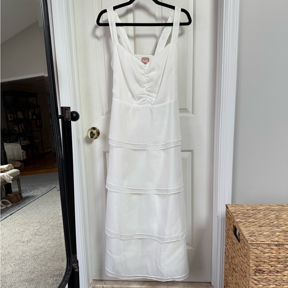 Elegant White Sleeveless Dress